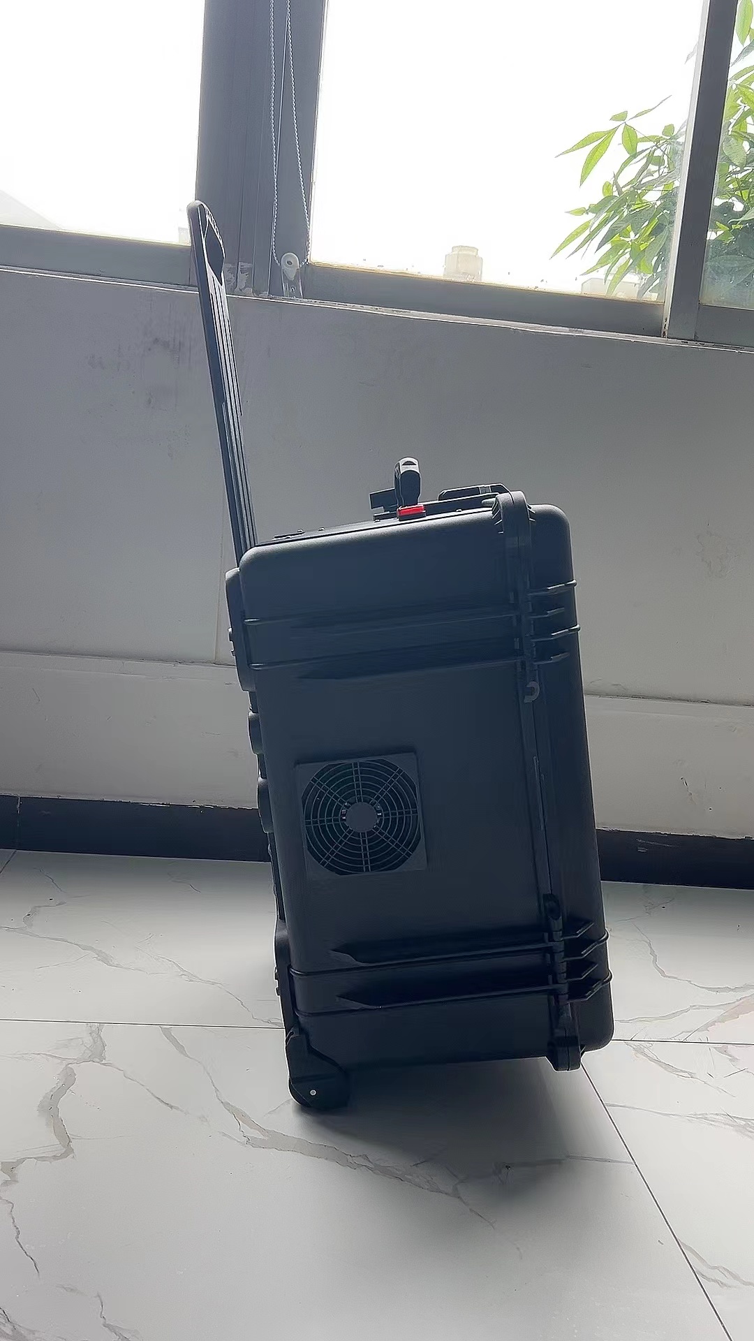 港口手拉箱型移动通信干扰器